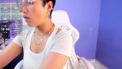 elaine87_ online show from October 13, 2025, 8:20 pm