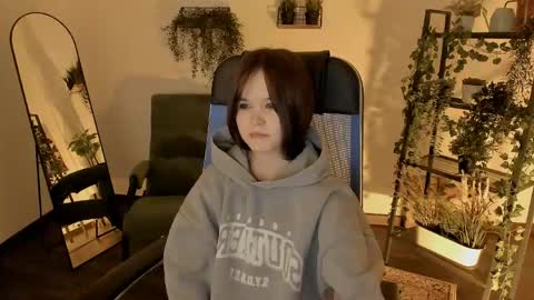 Snapshot of elainebeness chatting on April 12, 2026, 10:15 pm Your sweet girl online show from April 12, 2026, 10:15 pm