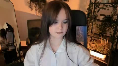 Snapshot of elainebeness chatting on April 27, 2026, 4:05 pm Your sweet girl online show from April 27, 2026, 4:05 pm