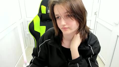 Snapshot of elara_muse chatting on April 16, 2026, 6:47 am Evie online show from April 16, 2026, 6:47 am