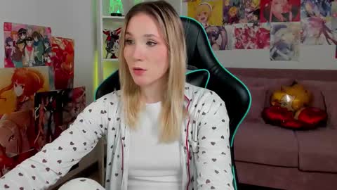 Snapshot of elaravoltage chatting on March 15, 2026, 5:13 am elaravoltage online show from March 15, 2026, 5:13 am