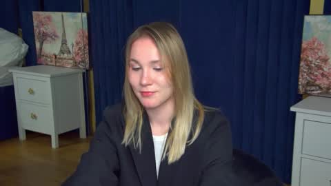 Snapshot of elaravoltage chatting on March 31, 2026, 1:11 pm elaravoltage online show from March 31, 2026, 1:11 pm