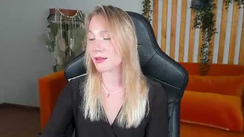 Snapshot of elaravoltage chatting on July 16, 2026, 5:08 pm elaravoltage online show from July 16, 2026, 5:08 pm
