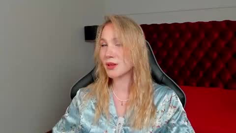 Snapshot of elaravoltage chatting on July 17, 2026, 5:07 pm elaravoltage online show from July 17, 2026, 5:07 pm