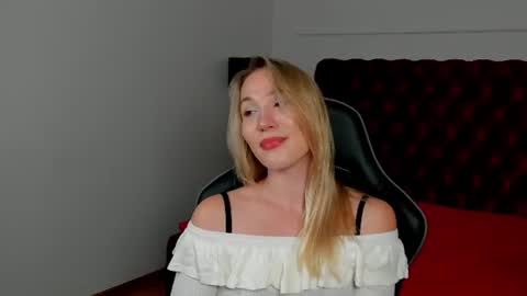 Snapshot of elaravoltage chatting on July 28, 2026, 12:48 pm elaravoltage online show from July 28, 2026, 12:48 pm