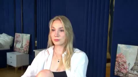 Snapshot of elaravoltage chatting on August 2, 2026, 5:06 am elaravoltage online show from August 2, 2026, 5:06 am