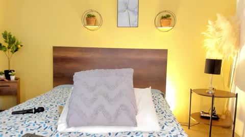 Ela online show from September 24, 2025, 10:13 pm