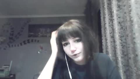 Lia online show from April 19, 2026, 6:10 pm