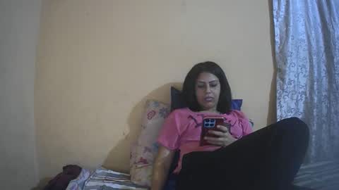 Isabella online show from October 6, 2025, 4:48 pm