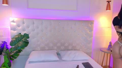 ELECTRA  online show from October 22, 2025, 8:30 pm