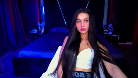 elegant_mysterious online show from September 14, 2025, 8:19 pm