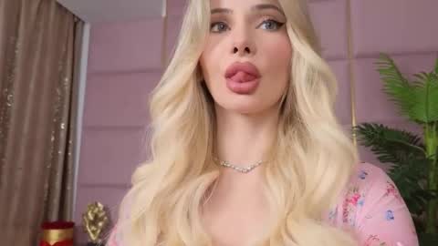 Eleine online show from October 3, 2025, 8:50 pm