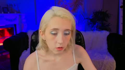 Snapshot of elen__moore chatting on April 28, 2026, 5:12 am Elen online show from April 28, 2026, 5:12 am