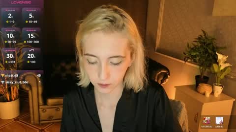 Snapshot of elen__moore chatting on May 16, 2026, 6:21 am Elen online show from May 16, 2026, 6:21 am