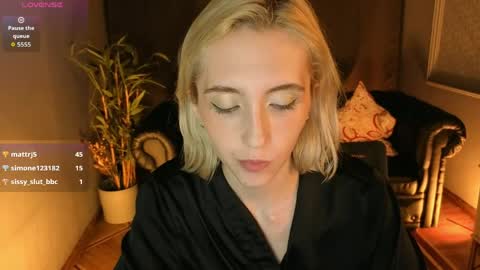Snapshot of elen__moore chatting on May 16, 2026, 10:36 am Elen online show from May 16, 2026, 10:36 am