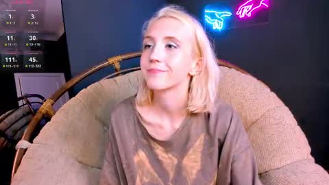 Snapshot of elen__moore chatting on June 14, 2026, 11:23 am Elen online show from June 14, 2026, 11:23 am