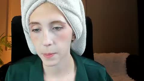 Snapshot of elen__moore chatting on July 2, 2026, 5:24 am Elen online show from July 2, 2026, 5:24 am