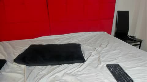 Snapshot of elena_and_derek chatting on December 13, 2024, 12:20 am Elena Derek online show from December 13, 2024, 12:20 am