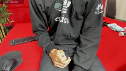 Snapshot of elena_and_derek chatting on January 6, 2025, 6:31 pm Elena Derek online show from January 6, 2025, 6:31 pm