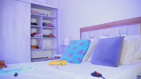 Elena online show from November 25, 2025, 8:42 pm