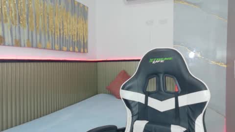 elena_wolff online show from November 5, 2025, 12:05 pm