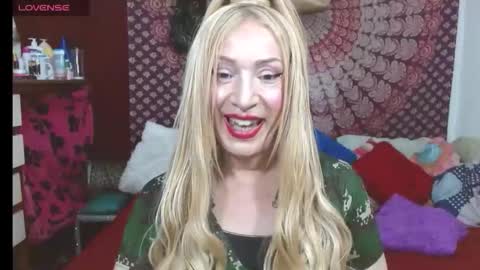 elenaevans2 online show from February 25, 2026, 7:01 pm