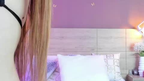 Elena online show from May 11, 2026, 3:29 pm