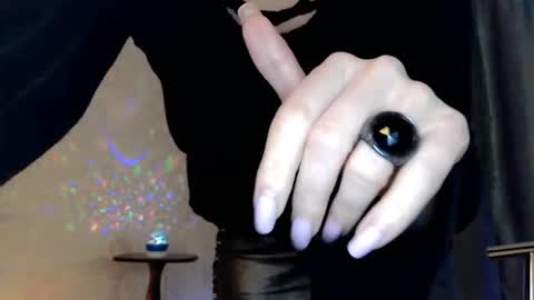 elenaza online show from November 3, 2025, 8:10 pm