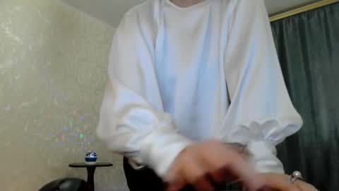 elenaza online show from November 16, 2025, 9:31 pm