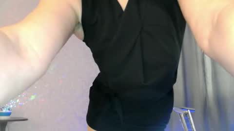 Snapshot of elenaza chatting on April 27, 2026, 10:57 am elenaza online show from April 27, 2026, 10:57 am