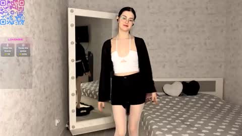 Annie PVT IS OPEN online show from December 15, 2025, 9:08 pm