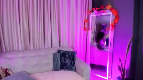 Eleonor online show from November 25, 2025, 8:53 pm