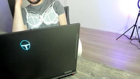 Snapshot of elf_cats chatting on December 16, 2025, 1:38 pm elf_cats online show from December 16, 2025, 1:38 pm