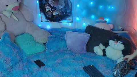 miu  online show from October 12, 2025, 10:03 am