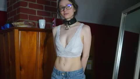 Snapshot of elfenemma chatting on March 6, 2026, 11:23 pm Emma online show from March 6, 2026, 11:23 pm