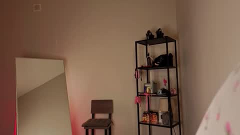 Elfie online show from January 17, 2026, 7:35 am