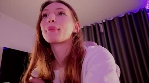Snapshot of elfiecollins chatting on April 18, 2026, 8:31 pm Elfie online show from April 18, 2026, 8:31 pm