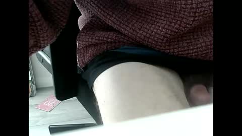 elfyonee online show from January 22, 2025, 12:17 pm