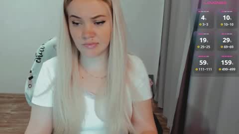 Snapshot of elia_ chatting on October 28, 2025, 7:23 am Ella online show from October 28, 2025, 7:23 am