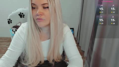 Snapshot of elia_ chatting on November 23, 2025, 6:35 am Ella online show from November 23, 2025, 6:35 am