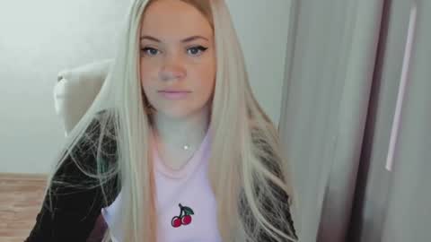 Snapshot of elia_ chatting on June 18, 2026, 4:57 am Ella online show from June 18, 2026, 4:57 am