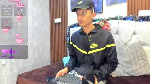 Elian Julian online show from November 17, 2025, 9:09 pm