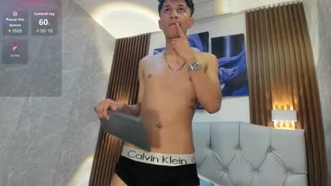 Elian Julian online show from December 1, 2025, 11:54 pm