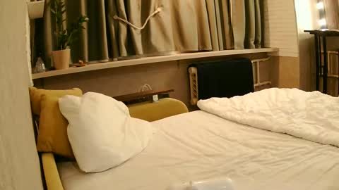 Snapshot of eliana_e chatting on February 7, 2025, 7:06 pm Eliana online show from February 7, 2025, 7:06 pm