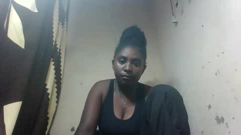 Snapshot of eliannee chatting on December 15, 2025, 10:03 pm eliannee online show from December 15, 2025, 10:03 pm