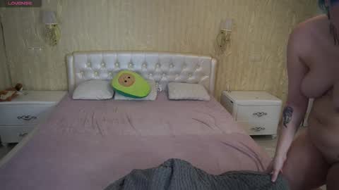 Luna online show from November 19, 2025, 10:10 pm