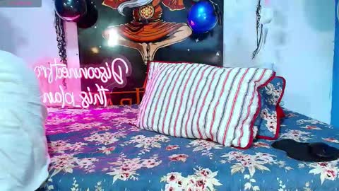 elias_salvatore_ online show from February 17, 2026, 9:32 pm