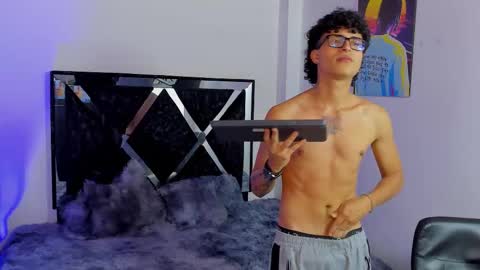 Snapshot of eliasferragamo chatting on November 28, 2025, 7:27 pm Elias Ferragamo online show from November 28, 2025, 7:27 pm