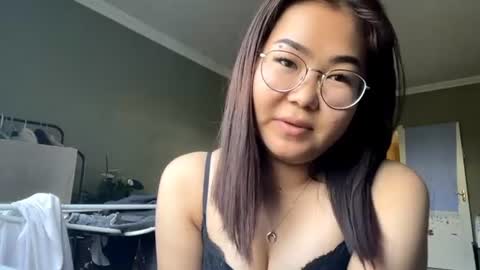 Snapshot of eliatrimmell chatting on July 14, 2026, 1:50 pm Hiko online show from July 14, 2026, 1:50 pm