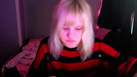 Snapshot of elieiza_xo chatting on April 19, 2026, 10:03 am elieiza_xo online show from April 19, 2026, 10:03 am
